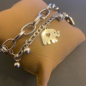 Bracelet stainless steel elephant and heartpendant